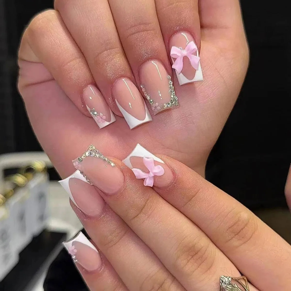 24Pcs French Pink Press on Nails Short Square Head Fake Nails with Flower Rhinestone Design Wearable Finished False Nail Tips