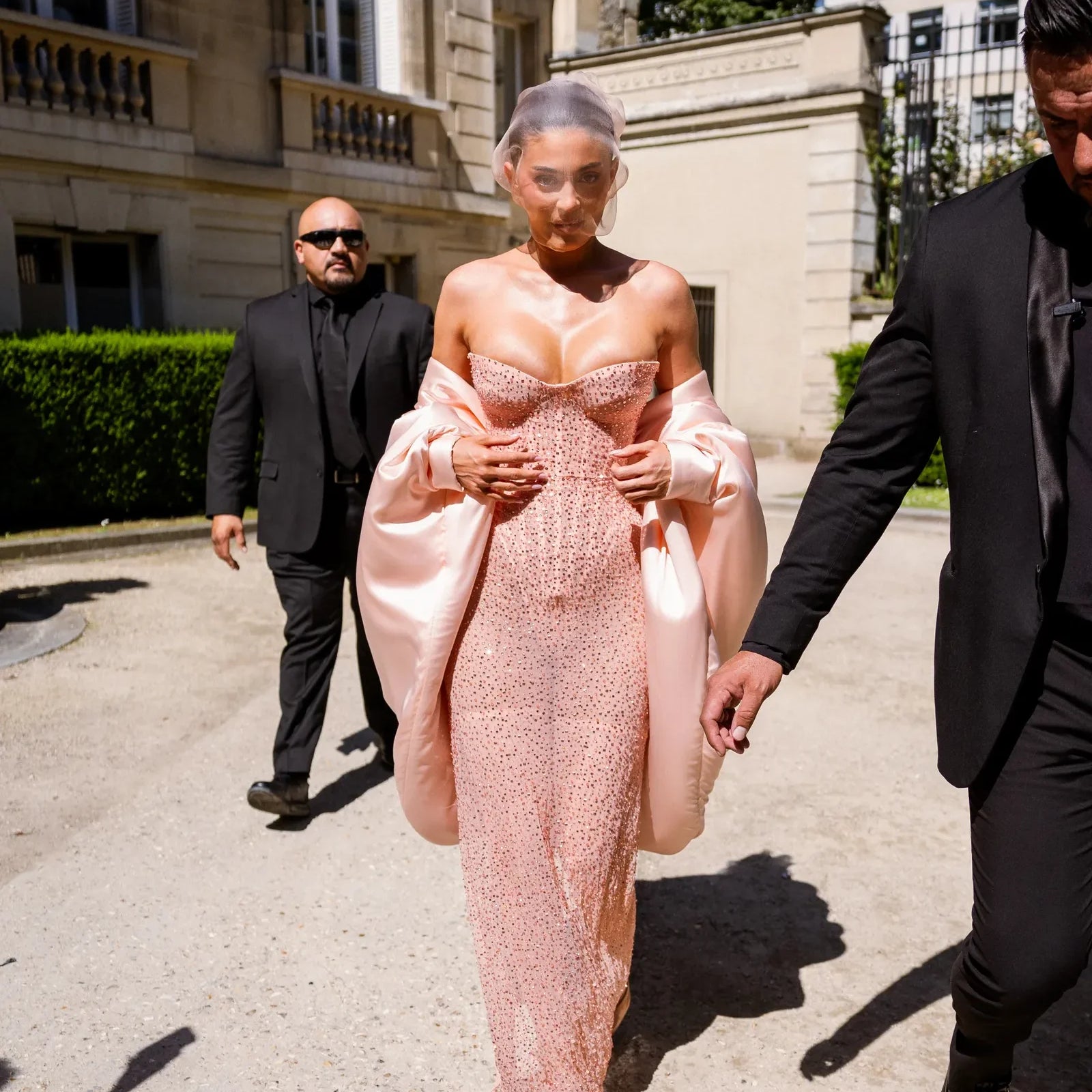 Vestido de celebridades para tapete vermelho feminino, sexy, sem alças, brilhante, rosa, lantejoulas, bodycon, longo, festa à noite, atacado