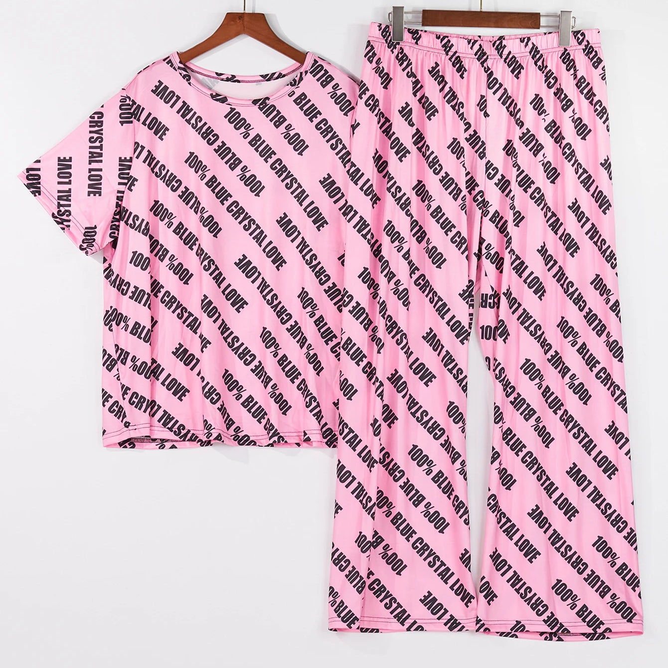 Plus size pajama set, short sleeved and long pants, comfortable and slightly loose. Home wear can be worn externally in sizes