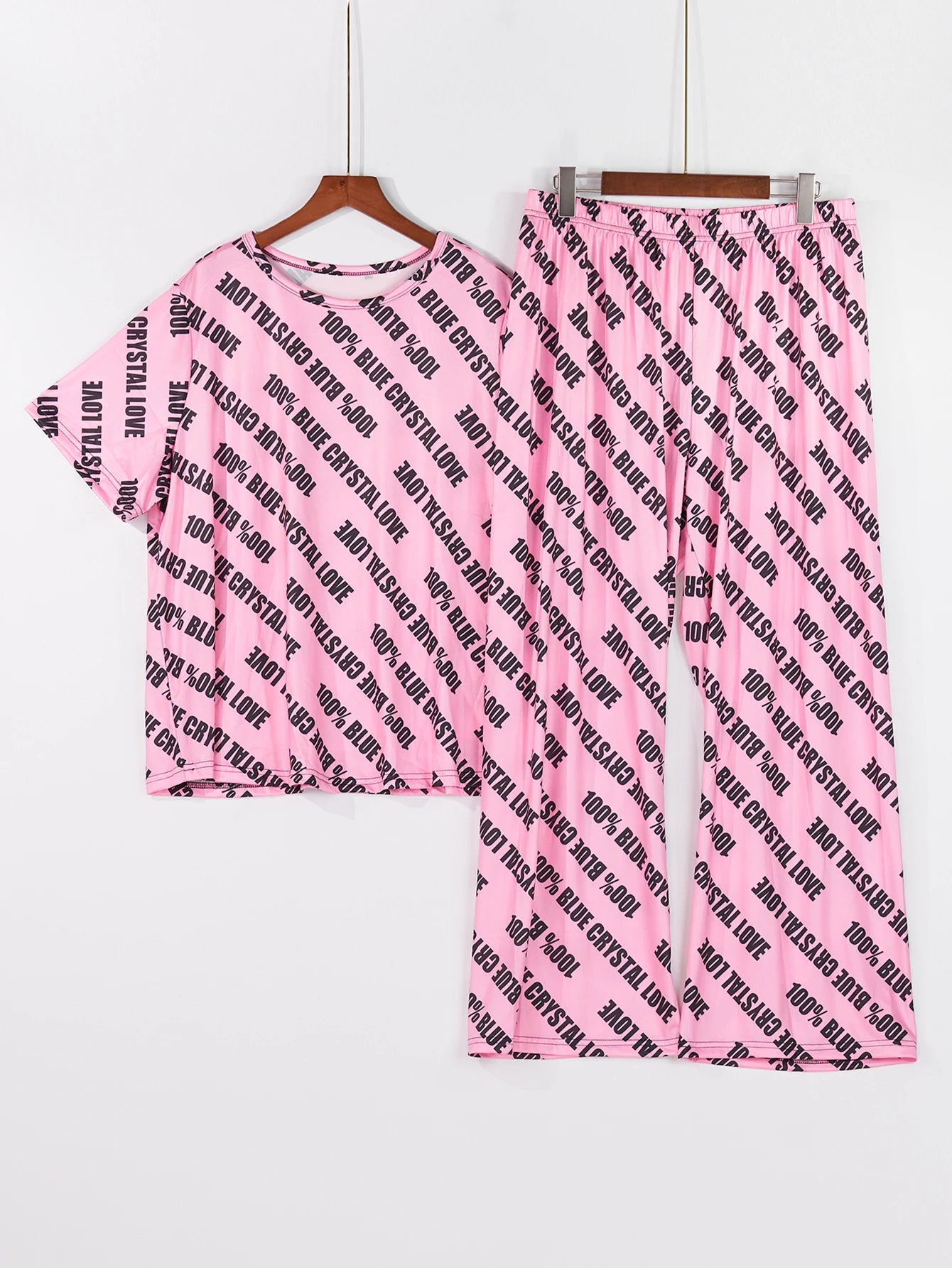 Plus size pajama set, short sleeved and long pants, comfortable and slightly loose. Home wear can be worn externally in sizes