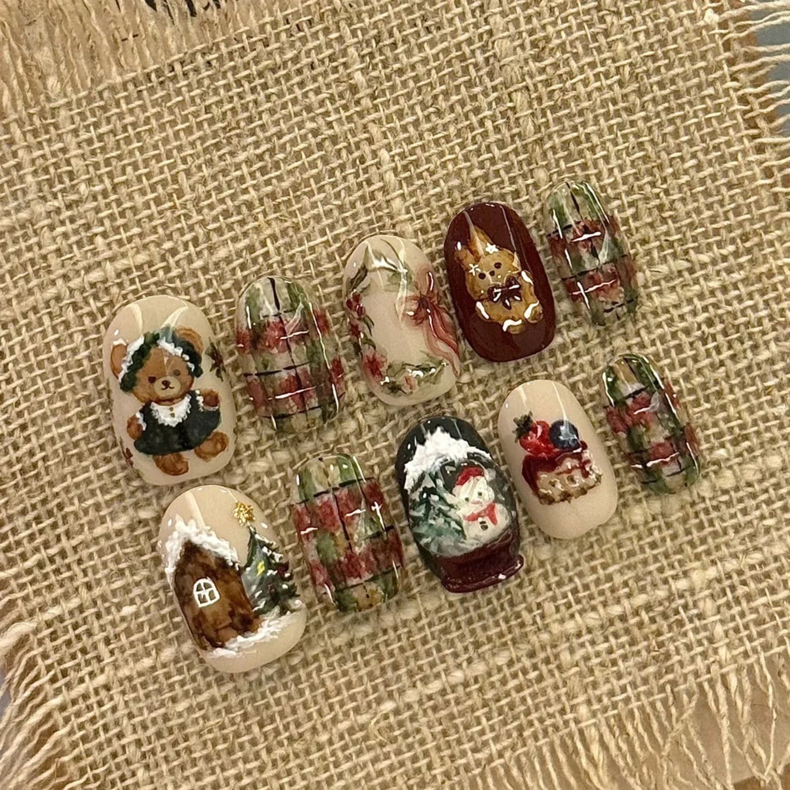 Short Oval Shaped Fake Nails Cartoon Bear/Snowman/Xmas Tree Printed Autumn Press On Nails Christmas Party False Nails 24Pcs