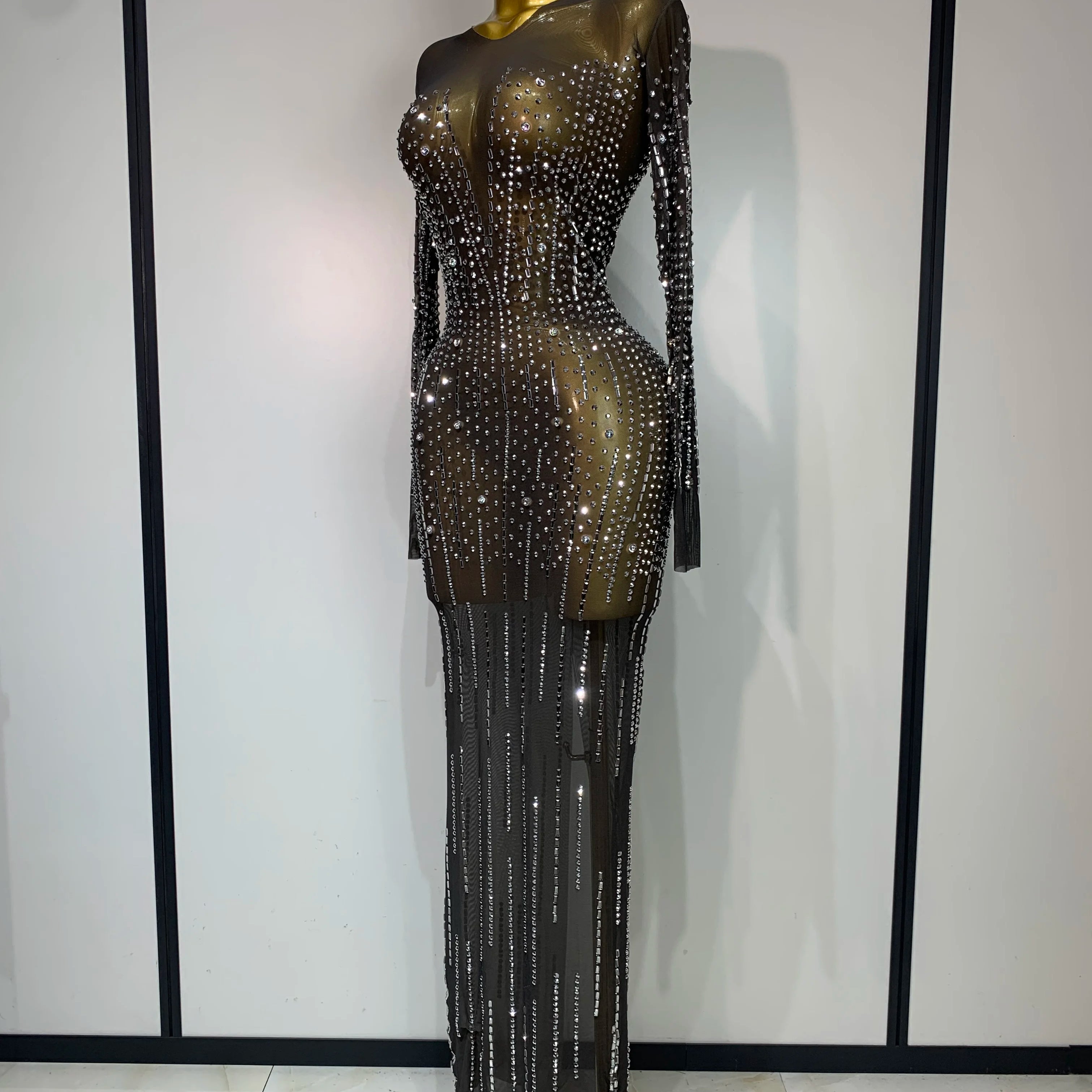 Vestido feminino sexy de malha com manga comprida e transparente 2025, elegante, festa noturna, luxo, aniversário, clube, traje de apresentação com strass