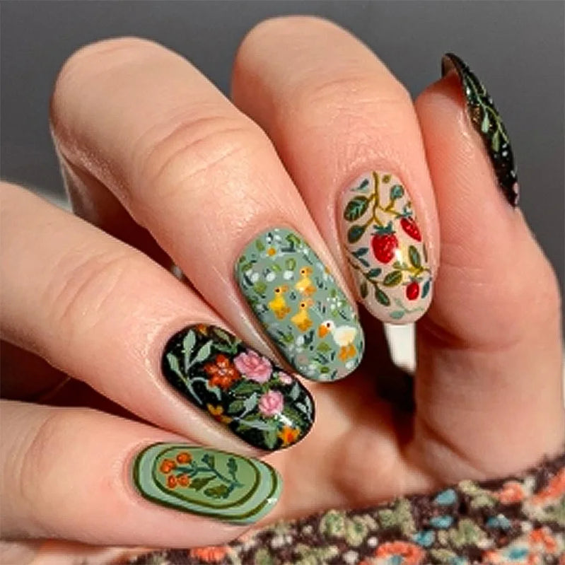 24Pcs Short Round Head False Nail Oval with Colorful Fish Design Press on Fake Nails Detachable Finished Full Cover Nail Tip Art