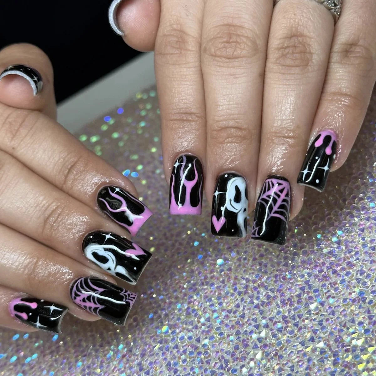 24Pcs Mid-length Square Nails Set Press on Pumpkin Bat Design False Nails Halloween Spider Web Wearable Full Cover Fake Nail Tip