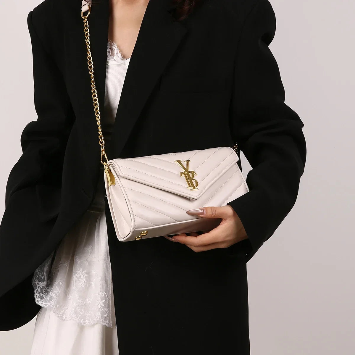 Elegant style women's chain strap shoulder bag, fashionable designer women's crossbody bag, casual party handbag