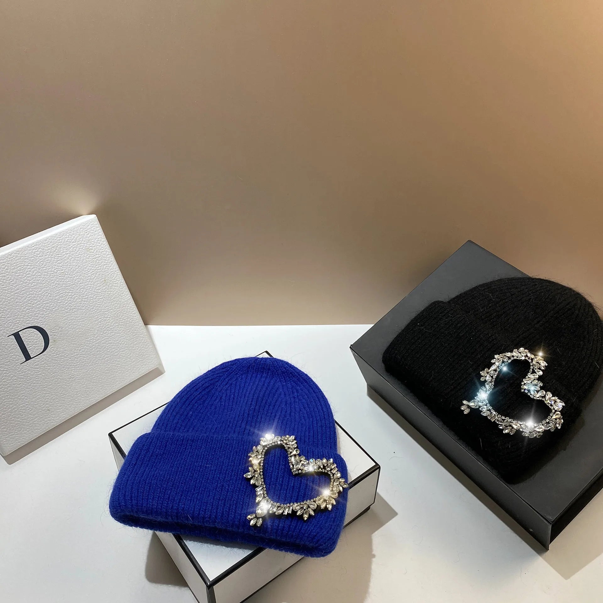 Luxury Rhinestones Heart Pattern Knitted Hats for Women Winter Warm Beanie Knit Bonnet Outdoor Wool Skullies Skiing Cap