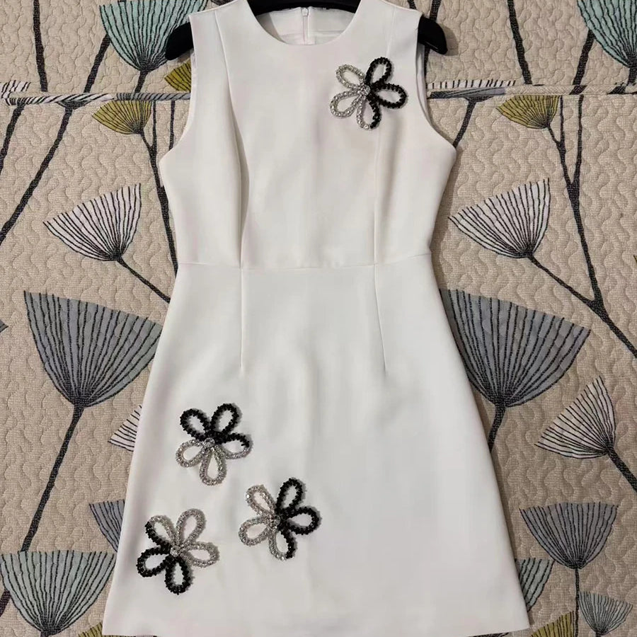 TWOTWINSTYLE Solid Slimming Elegant Dresses for Women Round Neck Sleeveless Patchwork Bead Fashion Mini Dress Female Clothing