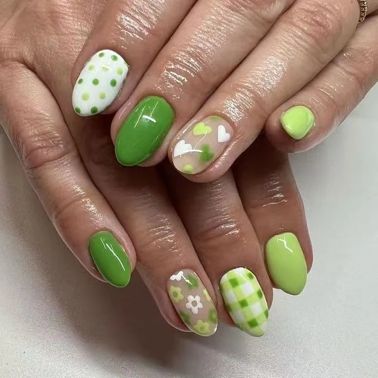 24Pcs Short Almond Nails Set Press on With Chessboard Design Fake Nail Art for Woman Pumpkin Pattern Datachable False Nails Tips