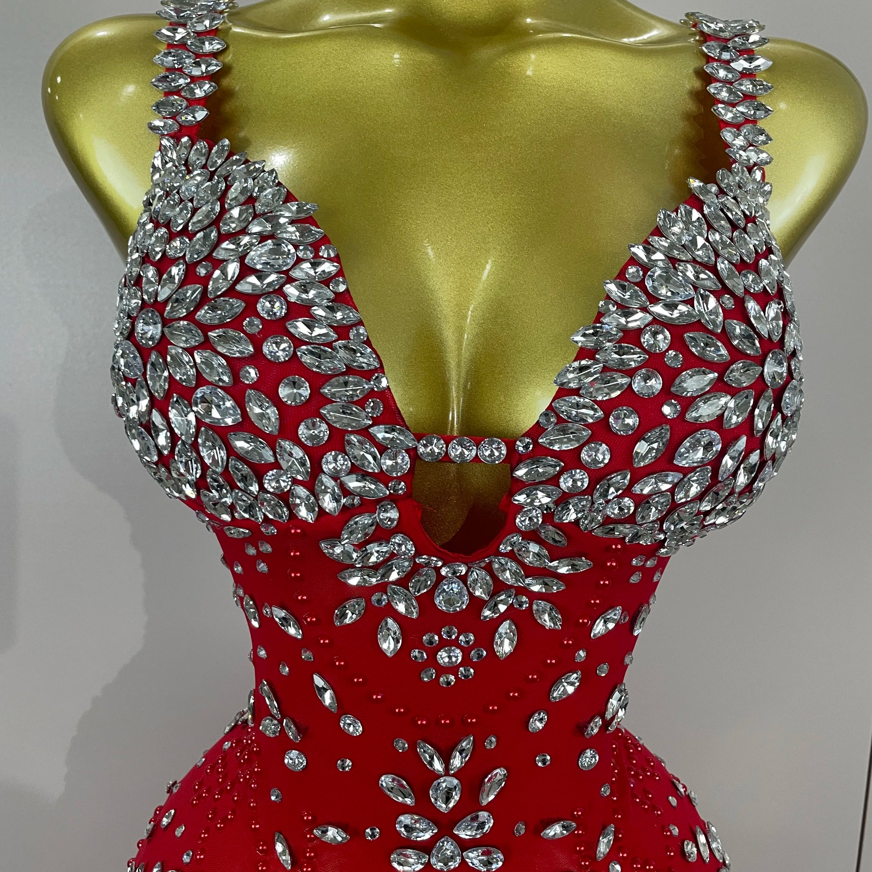 2025New Exquisite Feather Red Evening Dress Women Sparkle Rhinestones Sexy High Slit Birthday Celebrate Stage Photoshoot Costume