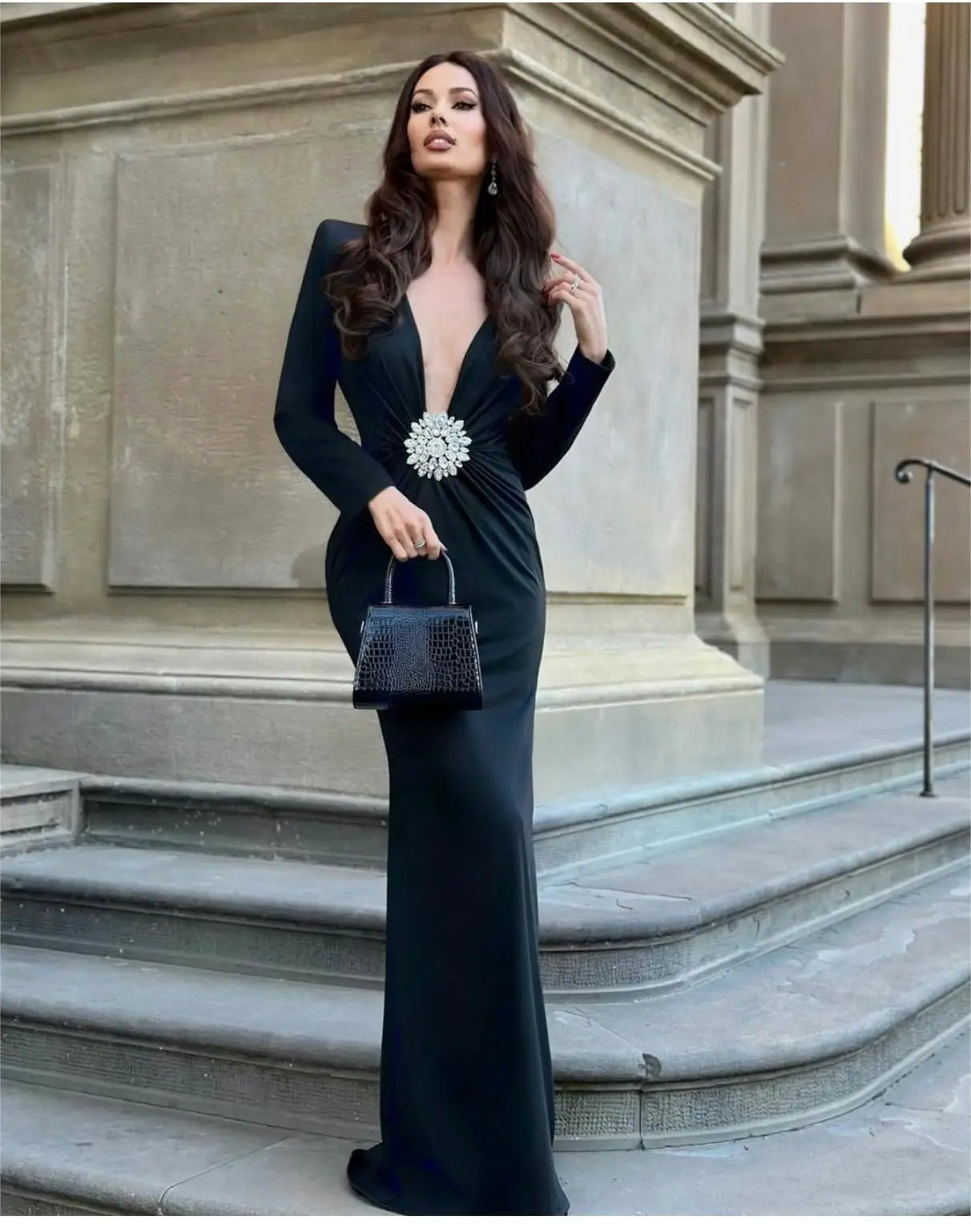 2025 Autumn Shining Diamonds Sexy V-Neck Package Hip Black Floor Length Dress Graceful Woman Party Dress Cocktail Party Outfit