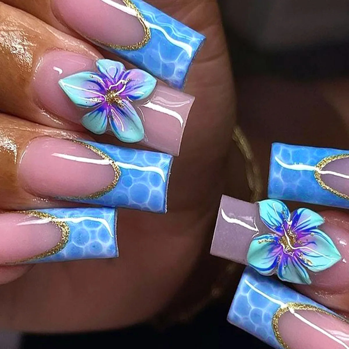24Pcs Spring Short Square Head Fake Nail Tips Full Cover Blue Fresh Flower Pattern French Nail Wearable Press on Nails with Glue