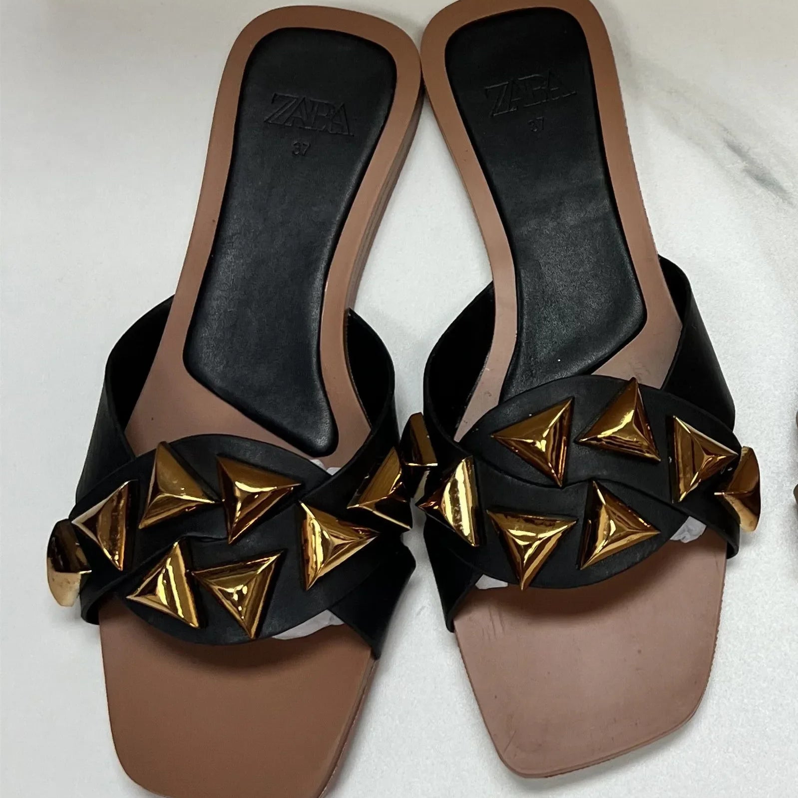 Women Flat Sandals Fashion Rivet Decoration Design Summer Footwear Light Soft Elegant Low Hees Travel Beach Shoes for Lady black