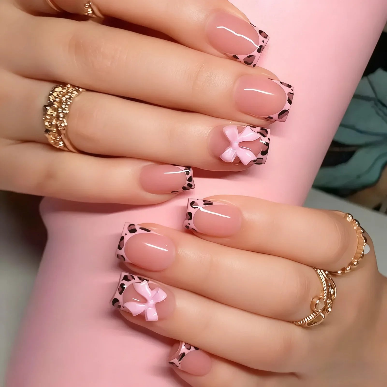 Nude Pink Color Fake Nails 24Pcs Leopard Printed French Press On Nail 3D Bowknot Decor Spicy Girls Charm Manicure Nails Supplies