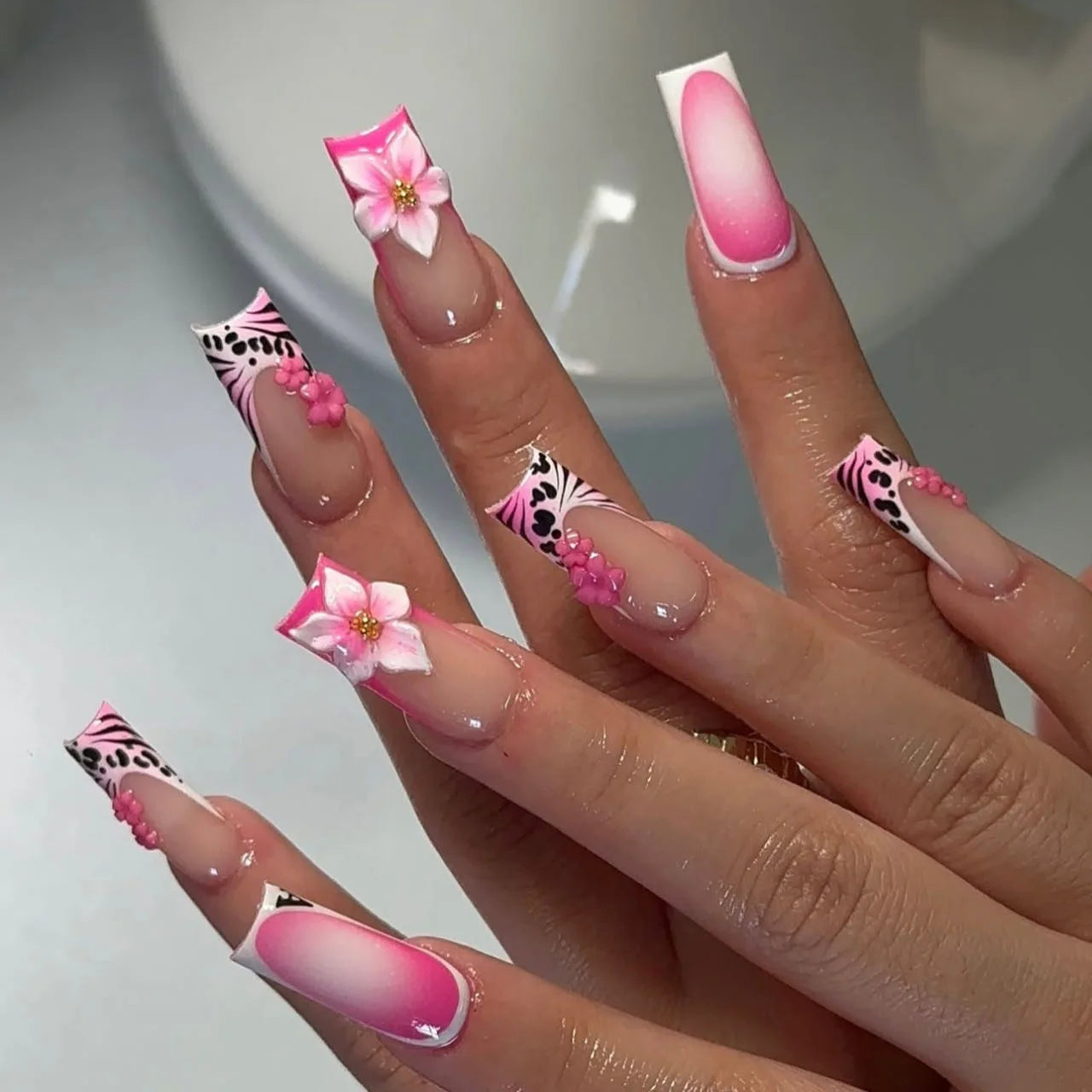 24Pcs Pink French Press on Fake Nails 3D Flower Gilding Design Full Cover Nails Tips Mid-length Square Head Wearable False Nails