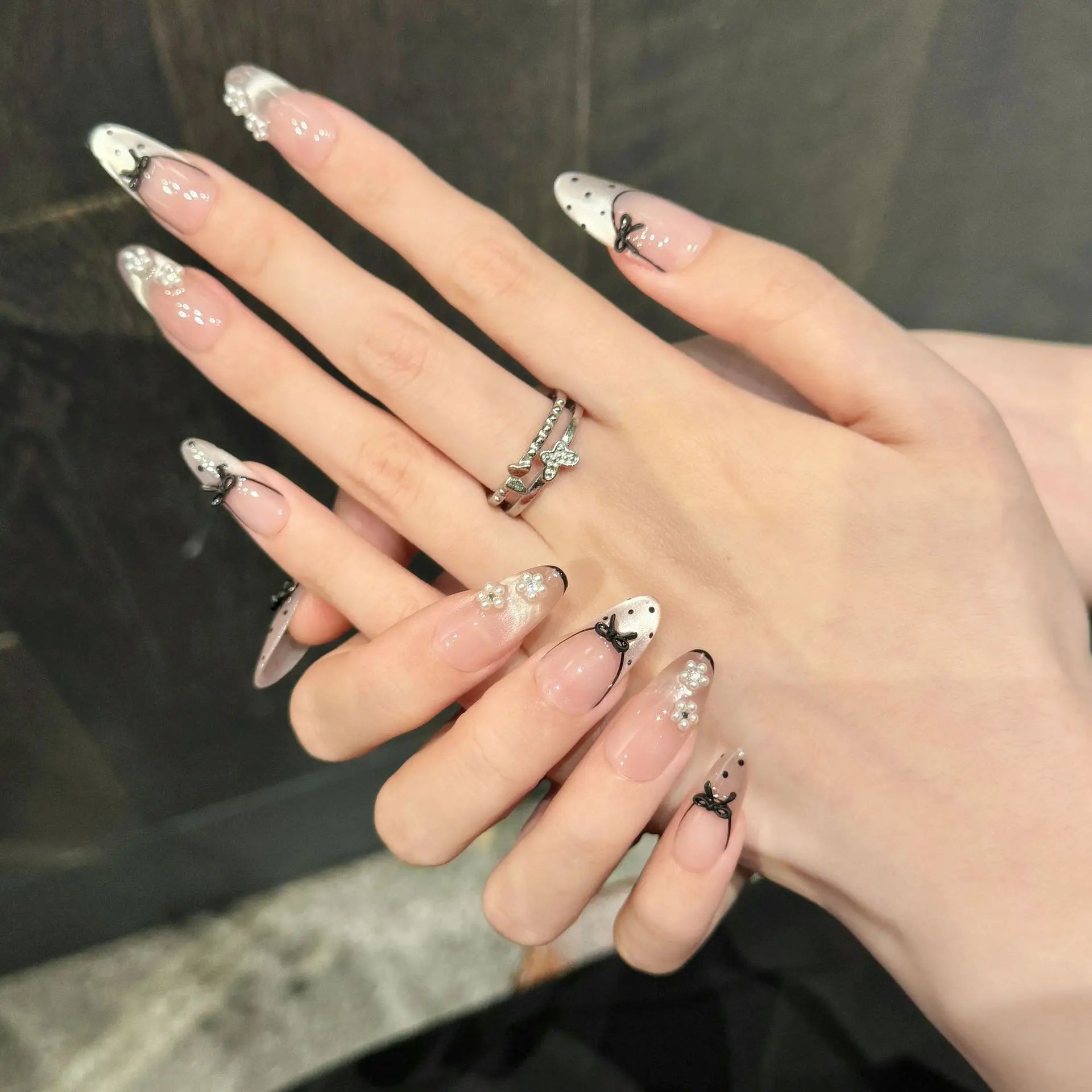 10pcs Cat's Eye Handmade Fake Nails Art Polka Dot French Mid-length Oval False Nail Tip Reusable Bow Pearl Design Press on Nails