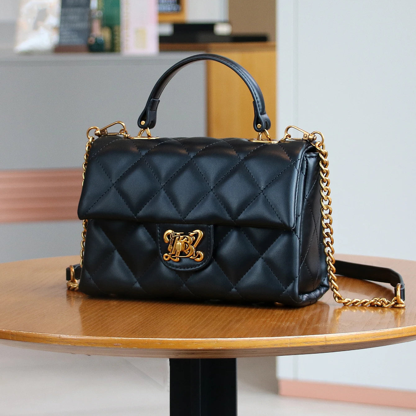 Luxury fashion handbag spring and summer 2025 new rhombic chain temperament handbag high sense niche design shoulder messenger b