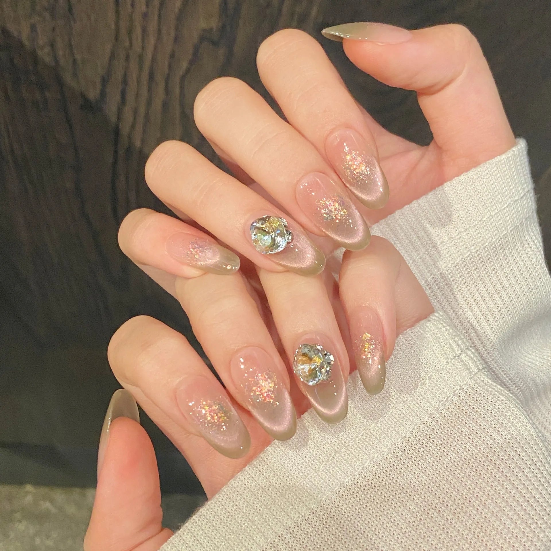 10pcs Flower Handmade Press on Nails Tips with Shiny Powder Design Red Almond False Nails Art Reusable Rhinestone Fake Nail Sets