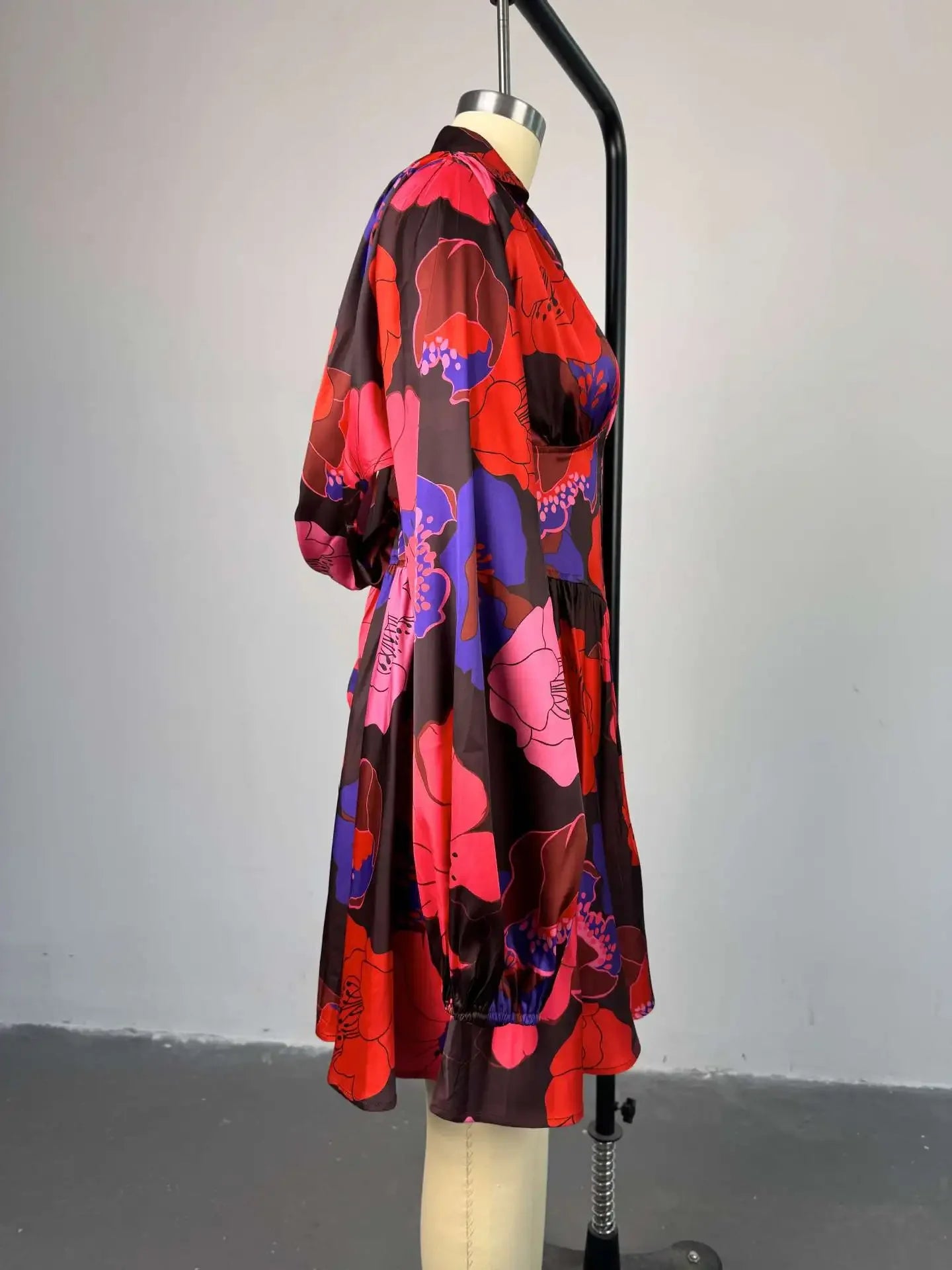 CM.YAYA Women V-neck Long Sleeve Pleated Floral Print Mini Dress Sweet elegant Sexy Birthday Beach Night Party Vestidos Dresses