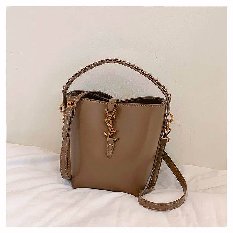 Elegant Leather Classic Commuter Bag With Trendy Letter Logo Solid Color Large Capacity For Women