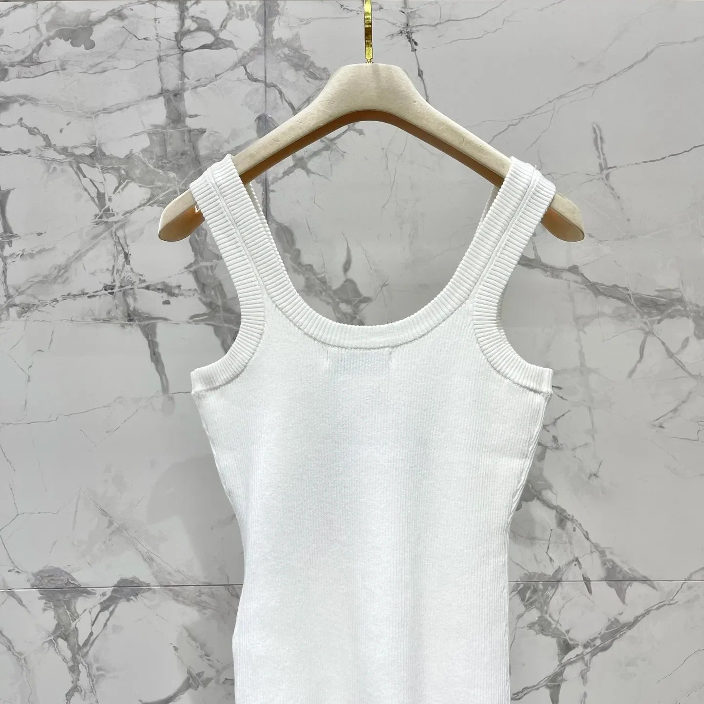 new U-neck knitted vest elegantly launched Ivory