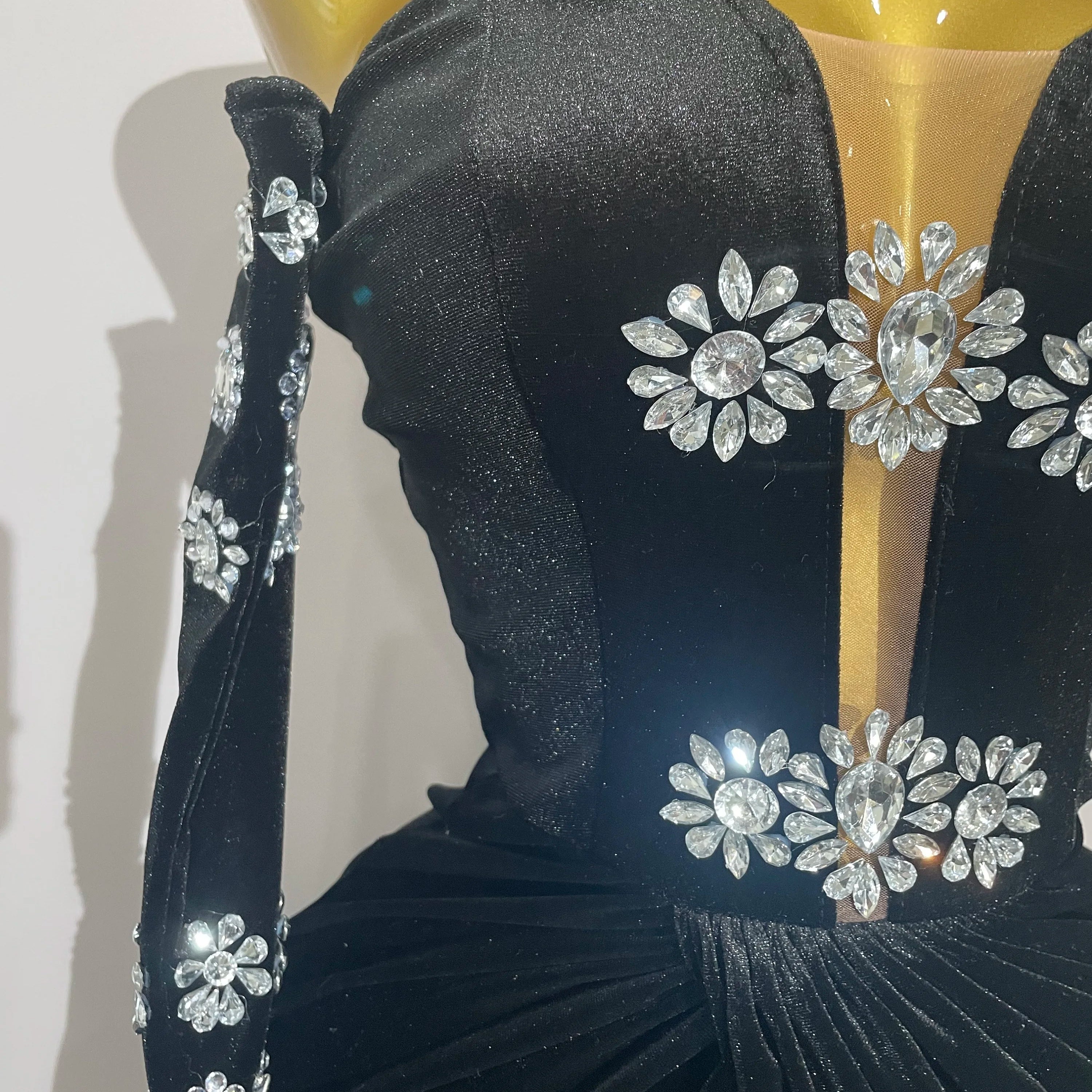 2025 Sparkly Rhinestones Mesh Sexy Split Velvet Gloves Long Dress Women Birthday Celebrate Wedding Gown Stage Photo Shoot Wear