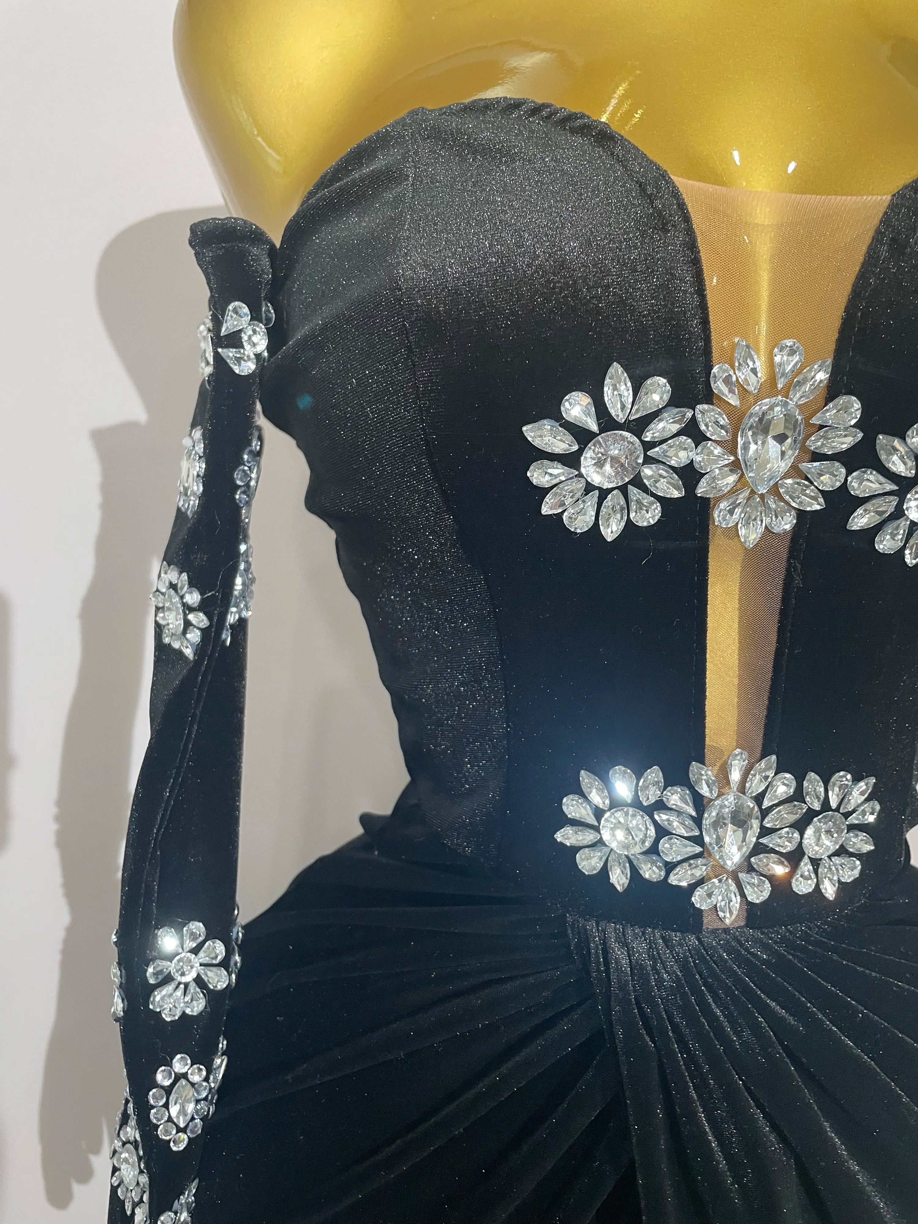 2025 Sparkly Rhinestones Mesh Sexy Split Velvet Gloves Long Dress Women Birthday Celebrate Wedding Gown Stage Photo Shoot Wear