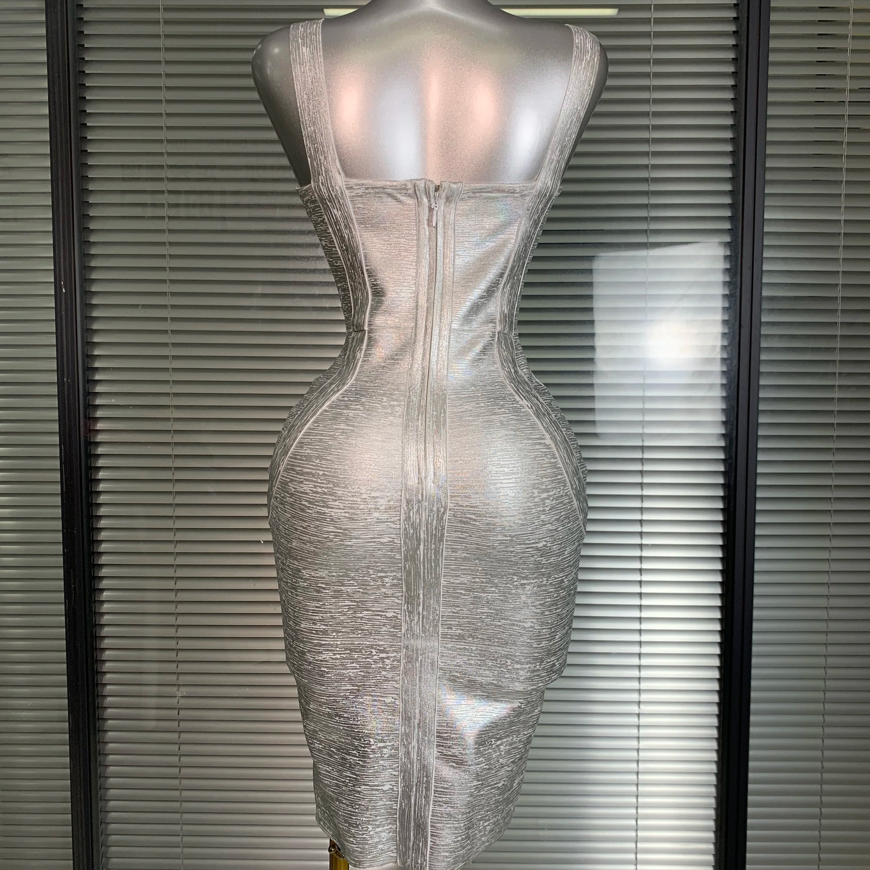Brand New 2025 Women Bodycon Bandage Dress Sexy Bronzing Silver Celebrity Fashion High Street Evening Party Dress Vestido