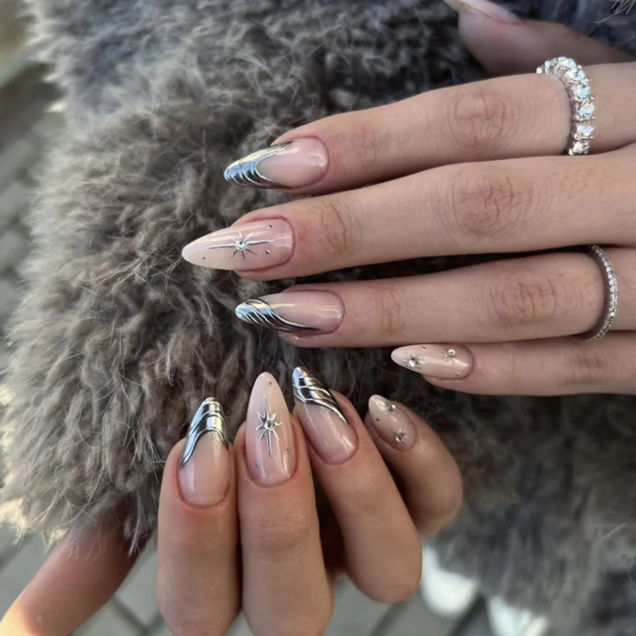 24Pcs Y2k French False Nails with Almond Head Design Silver Stripes Wearable Full Cover Press on Fake Nails Short Nail Art Tips