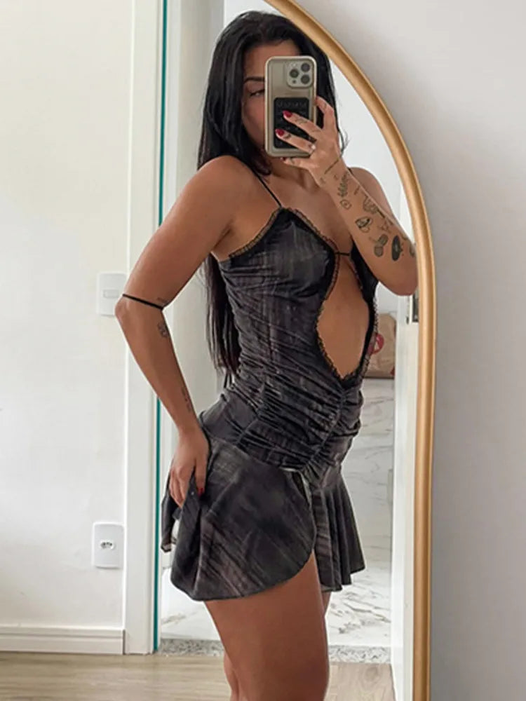 Vestido curto sexy com alças finas vazadas para mulheres, ombro de fora, sem alças, babados, franzido, justo, dividido