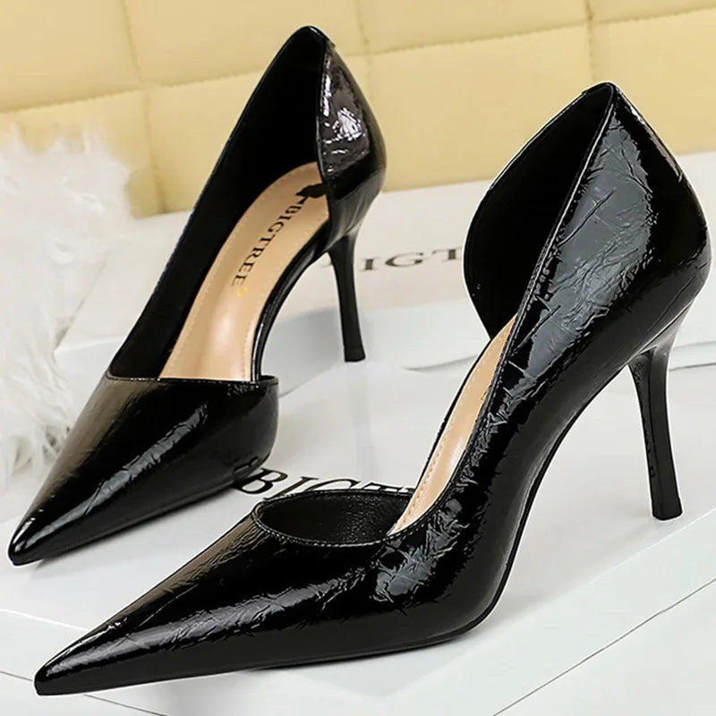 Western Style Party Women Shoes 8cm Thin High Heels Shallow Pointed Toe Side Hollow Serpentine Retro Ladies Elegant Pumps Brown Black