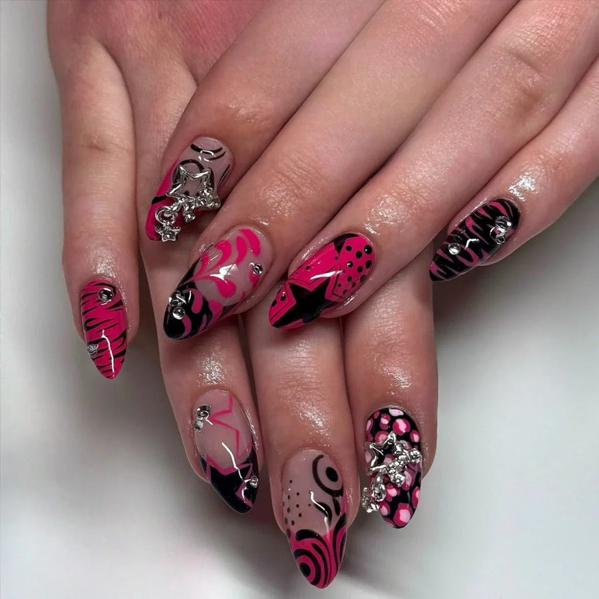 24Pcs Autumn Dark Brown Short Oval Press on Fake Nails Lovely Zebra-patterned Glitter French Almond Nail Tips Acrylic False Nail