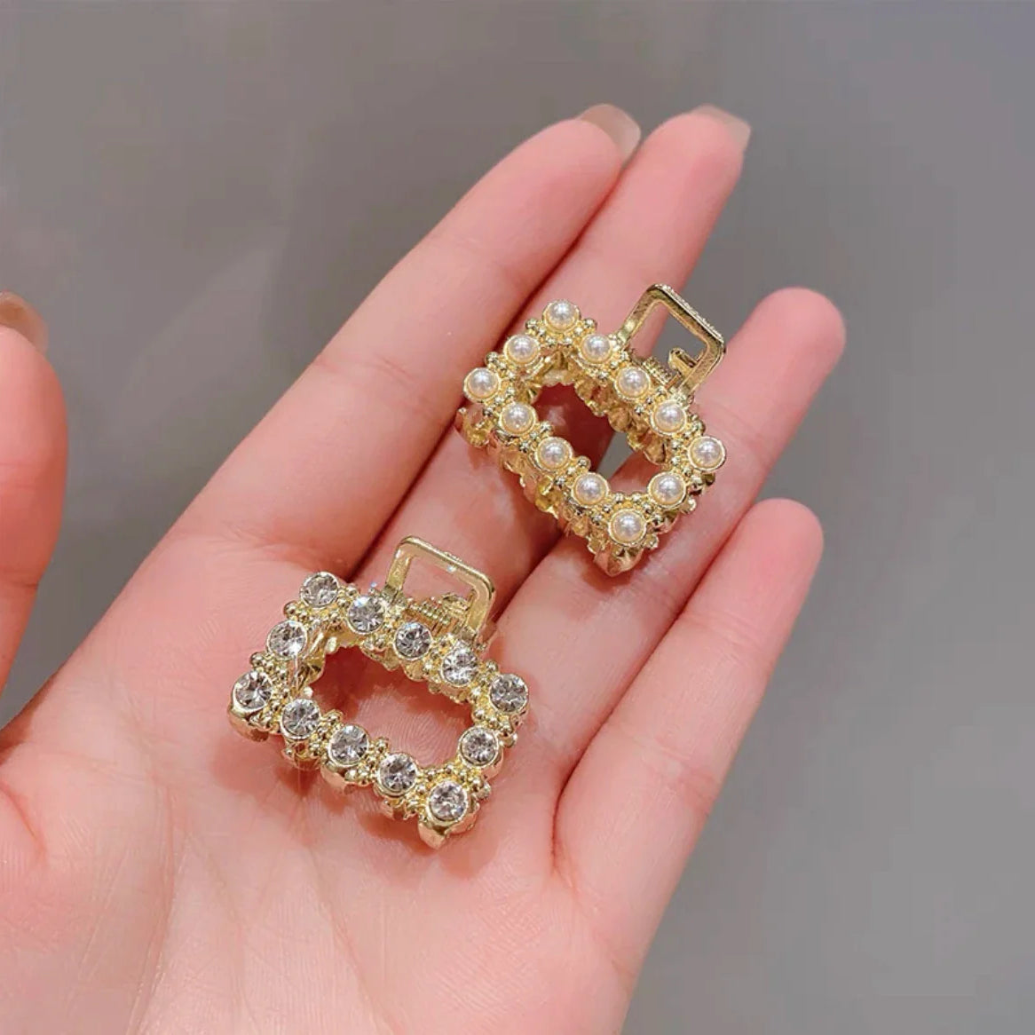 Mini Pearl Hair Claws Clips for Women Elegant Rhinestone Headwear Hairpins Hair Crab Barrettes Hair Accessories for Women 2pcs One Size