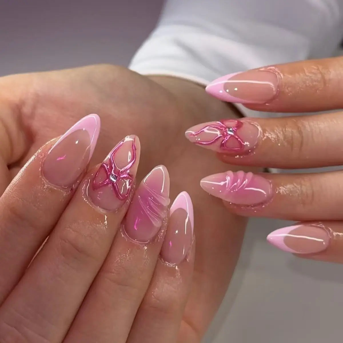 24Pcs Sweet Y2k Press on False Nail with Heart Pearl Diamonds Pink Nail Art French Almond Gradient Wearable Fake Nail Spice Girl