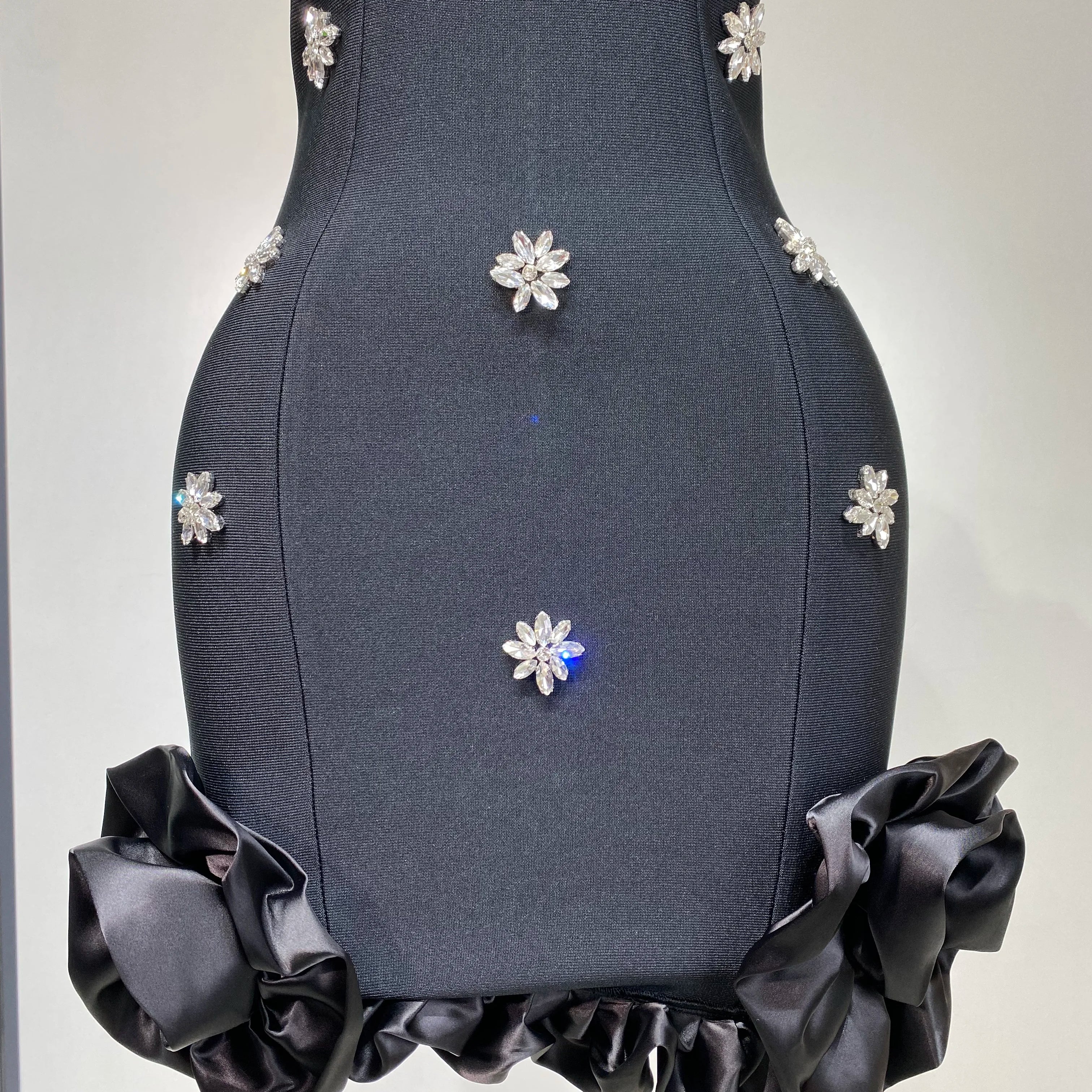 Women Sexy Sleeveless Square Collar Crystal Bodycon Mini Bandage Dress Celebrate Evening Party Elegant Luxury Birthday Dress