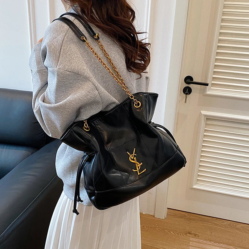 Classic large capacity handbag, luxurious popular chain strap shoulder bag, spacious and comfortable women's zipper bag