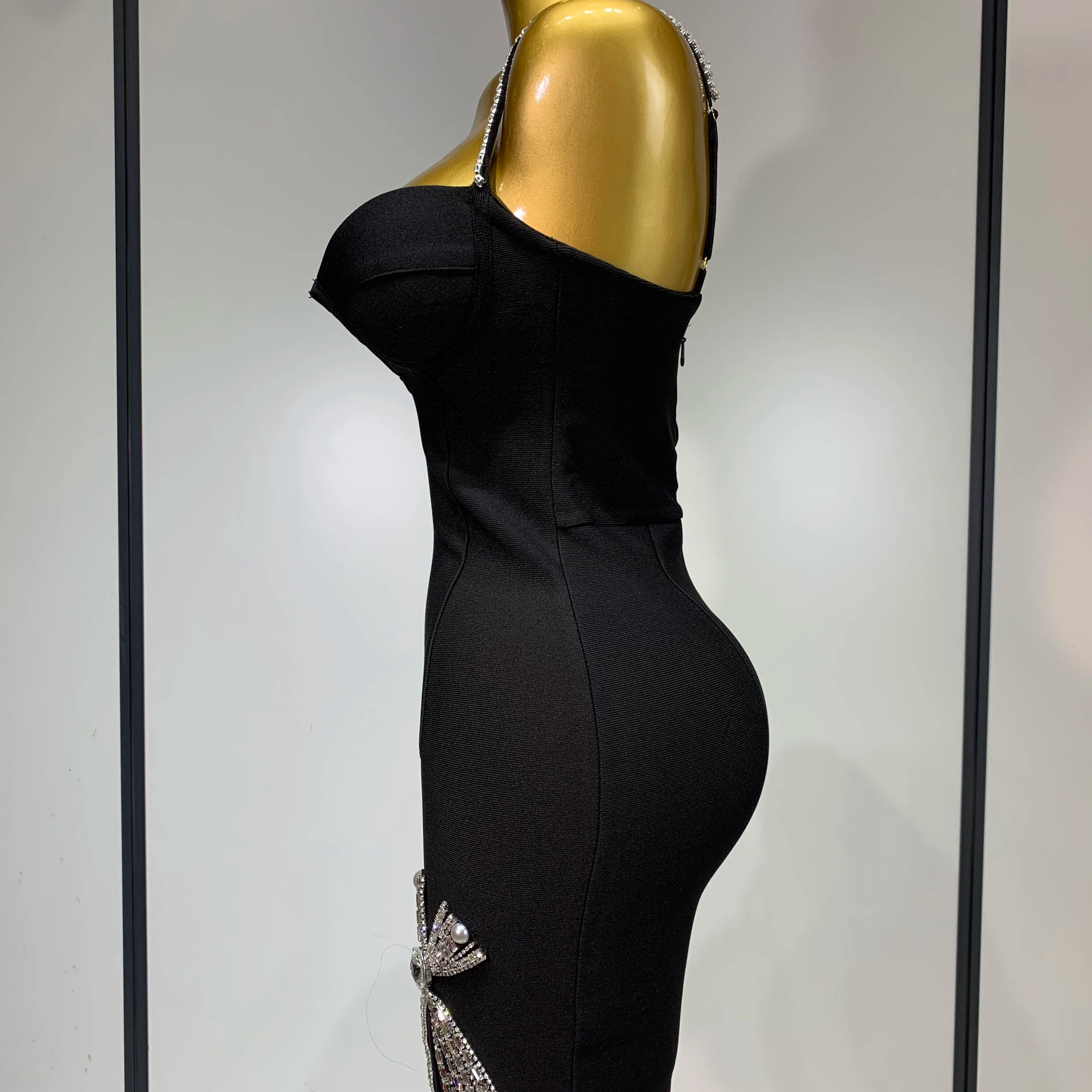 Women Celebrity Sexy V Neck Beading Black Mini Bodycon Bandage Dress Luxury 2025 Knitted Elegant Evening Club Party Dresses