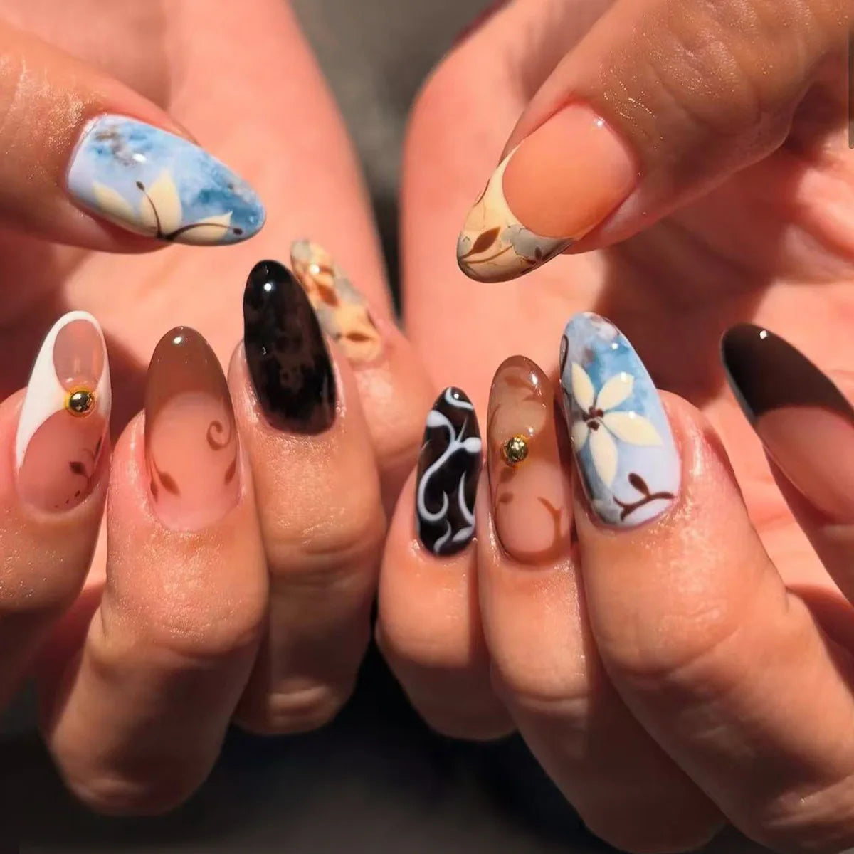 24pcs Leopard Print French False Nails Sets Golden Pearl Long Almond Press on Nails Wearable Glitter Rhinestone Design Fake Nail