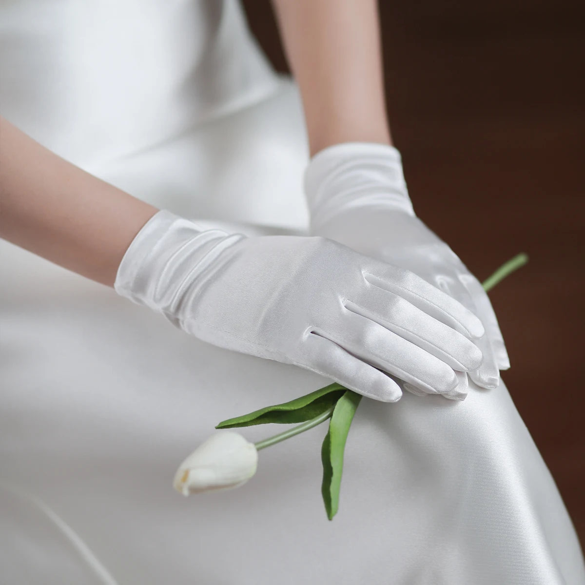 Elegant White Short Bridal Gloves Satin Finger Wrist Brides Bridesmaid Prom Perform Gloves Women Wedding Accessories White