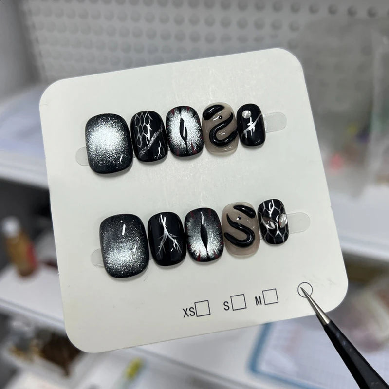 10Pcs Black Cat Eye Press on False Nails Glisten Little Snake Nail Art Short Round Spice Girl Ballet Finished Wearable Fake Nail
