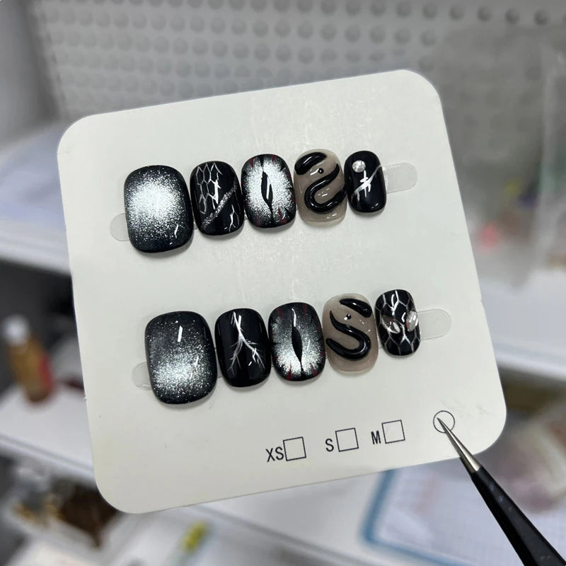 10Pcs Black Cat Eye Press on False Nails Glisten Little Snake Nail Art Short Round Spice Girl Ballet Finished Wearable Fake Nail