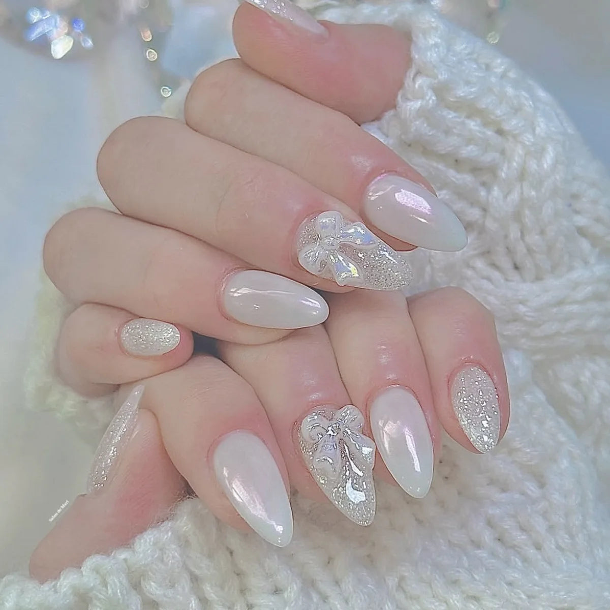 24Pcs Mid-length Almond False Nails Pink Smudge Cat's Eye Press on Fake Nails Rhinestone Heart Detachable Full Cover Nails Tips