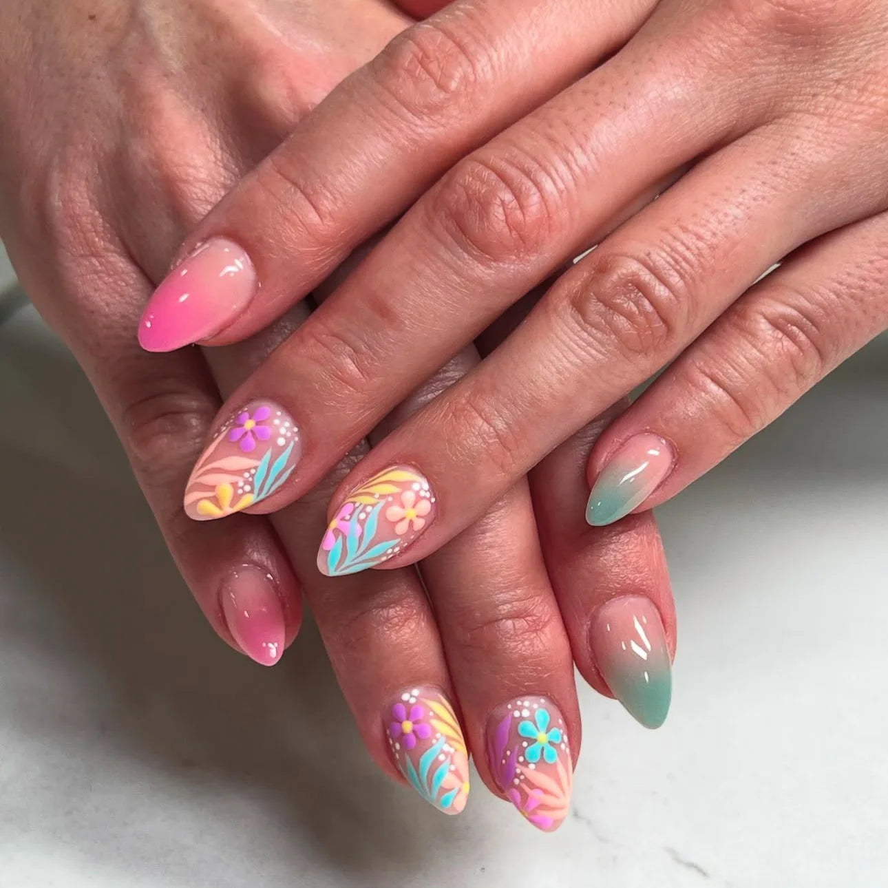 24Pcs Short Almond Nails Set Press on With Chessboard Design Fake Nail Art for Woman Pumpkin Pattern Datachable False Nails Tips