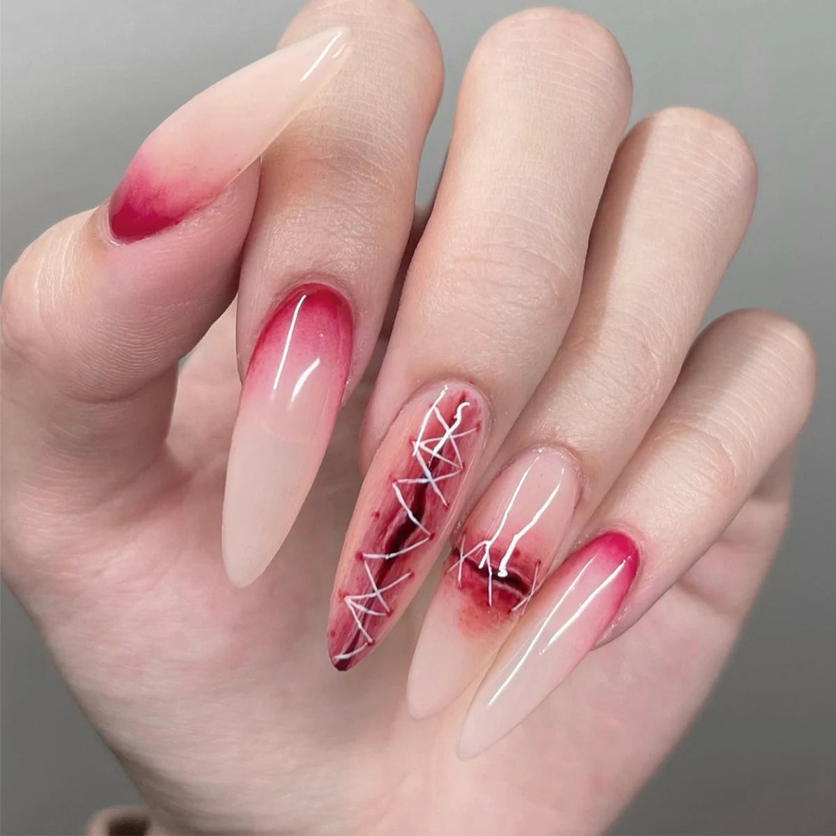 24pcs Sliver Spider Design Fake Nail Heavy Metal Halloween False Nail Tips Full Cover Wearable Black Cool Almond Press on Nails