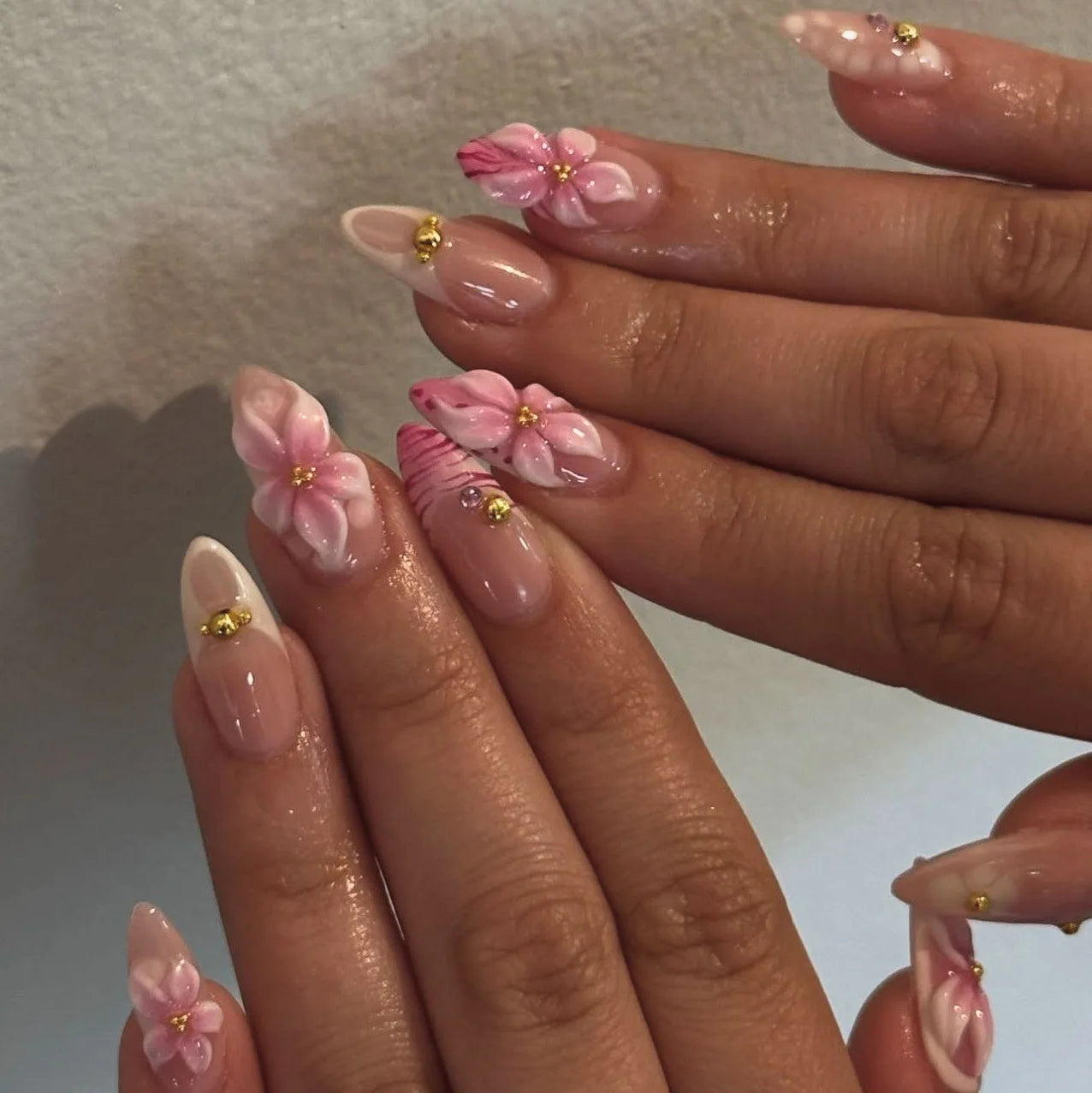 24Pcs Summer Orange Flower Pattern Press on Nails with Mid-length Almond Wearing Fashion Nail Set French Acrylic Nail Tips New
