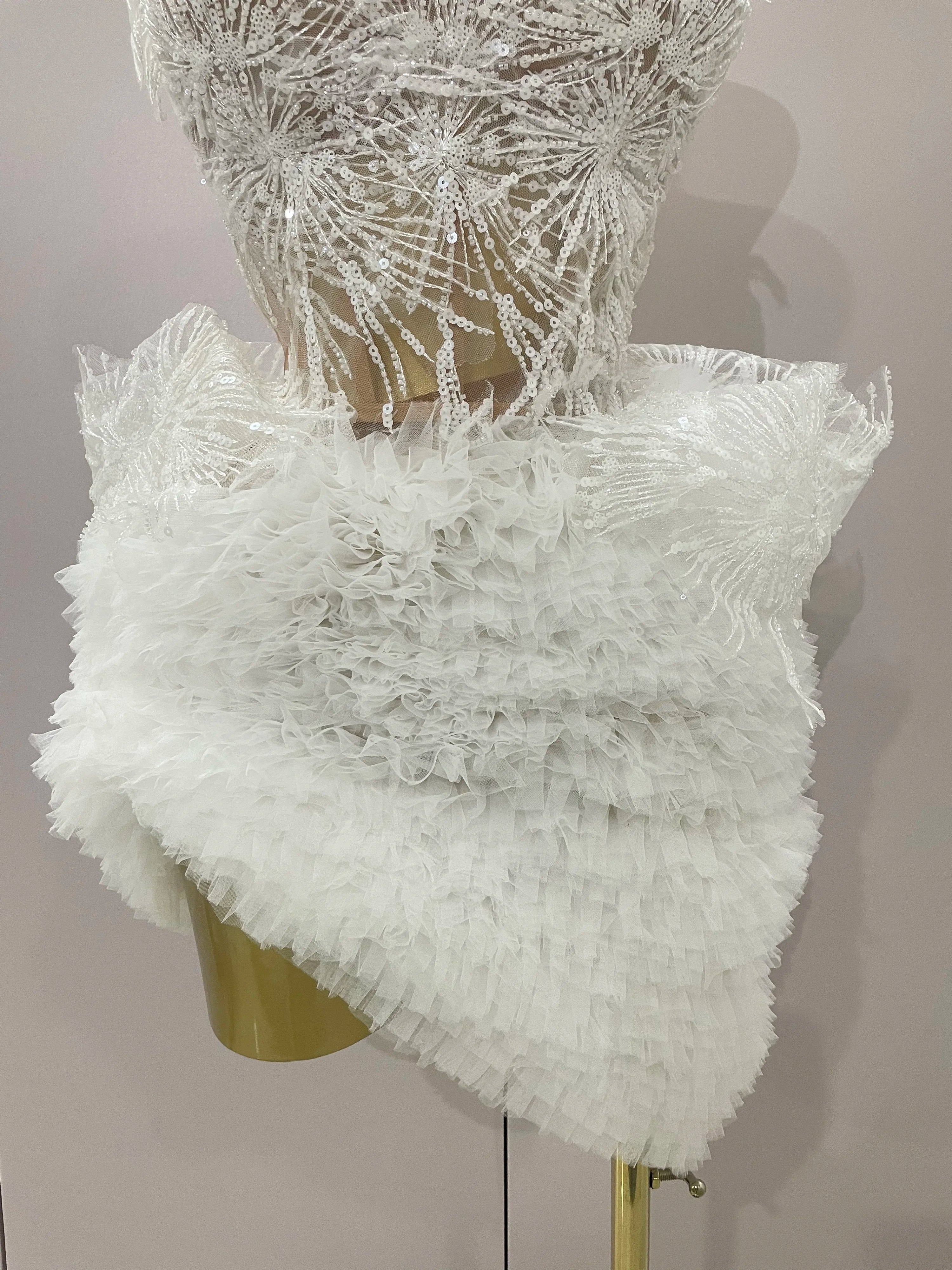 Stock Sexy White Lace Strapless Tops Ruffles Mini Skirt 2 PCS Set Women Evening Party Nightclub Singer Stage Performance Costume