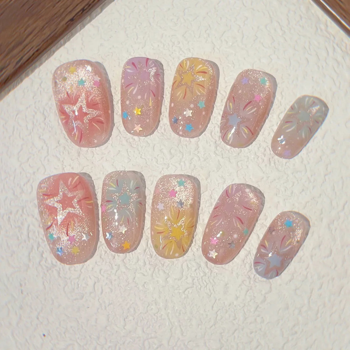 24pcs Autumn Cat's Eye Press on Nails Sets Maple Leaf Design Golden Short Almond False Nails Sets Wearable Nail Oval Fake Nail