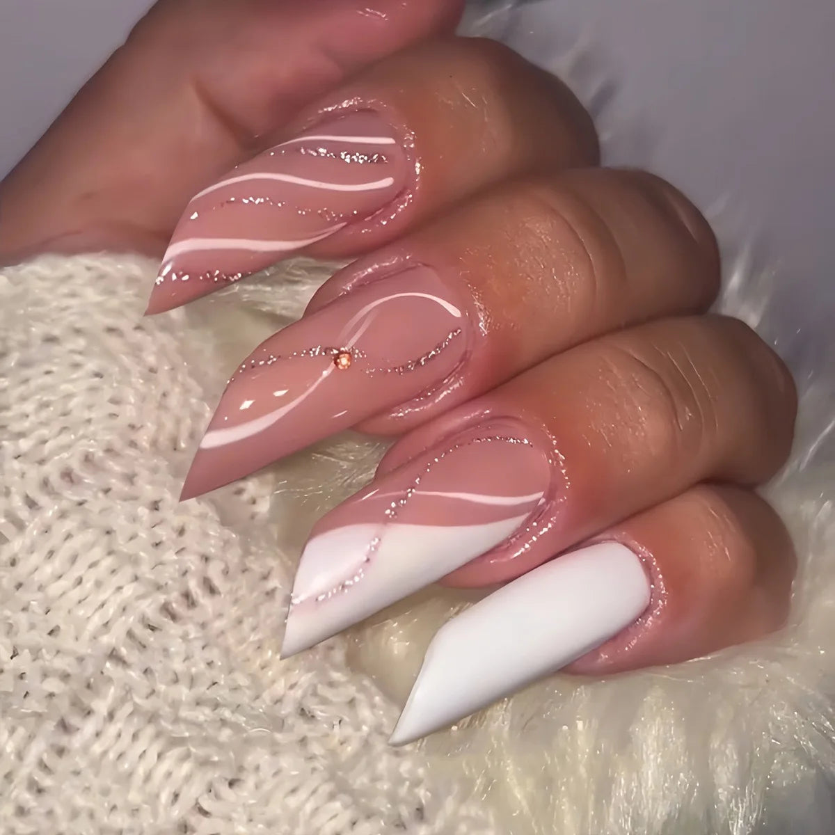 24Pcs Mid-length Lipstick Type Fake Nails Black Gold Stripes Press on Nail Long French Manicure Wearable Acrylic Nails Tips Art