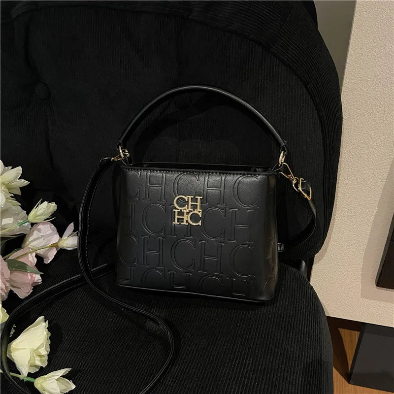 Hot-selling Luxury Paris Trend Portable Bag Shoulder  Bag Fashion Designer Large Capacity Versatile Compartment Women's Bag