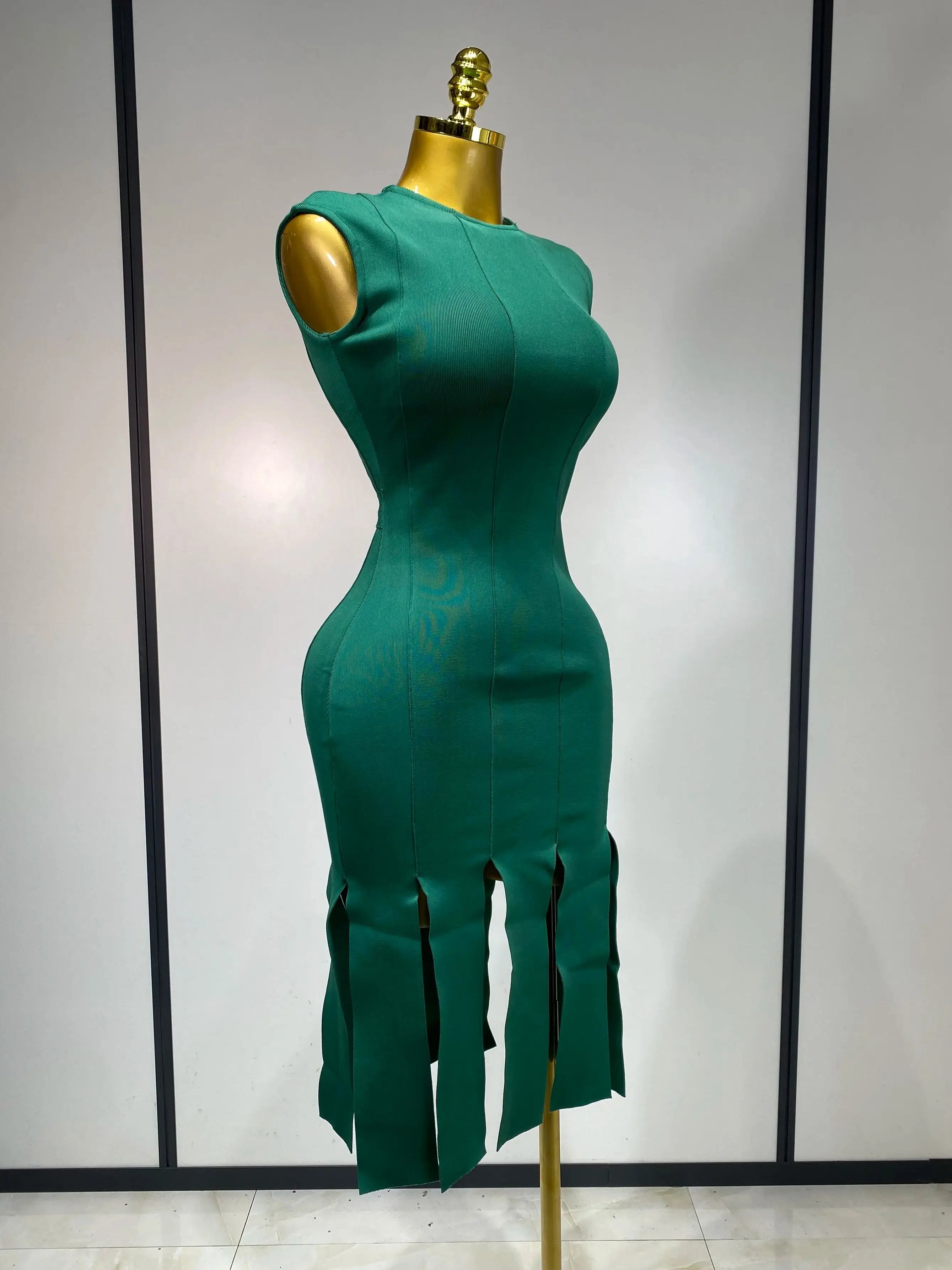 Luxury Birthday Dress Sexy O Neck Sleeveless Hollow Out Fringe Dress Women Green Slim Dresses Elegant Evening Party Club Gowns