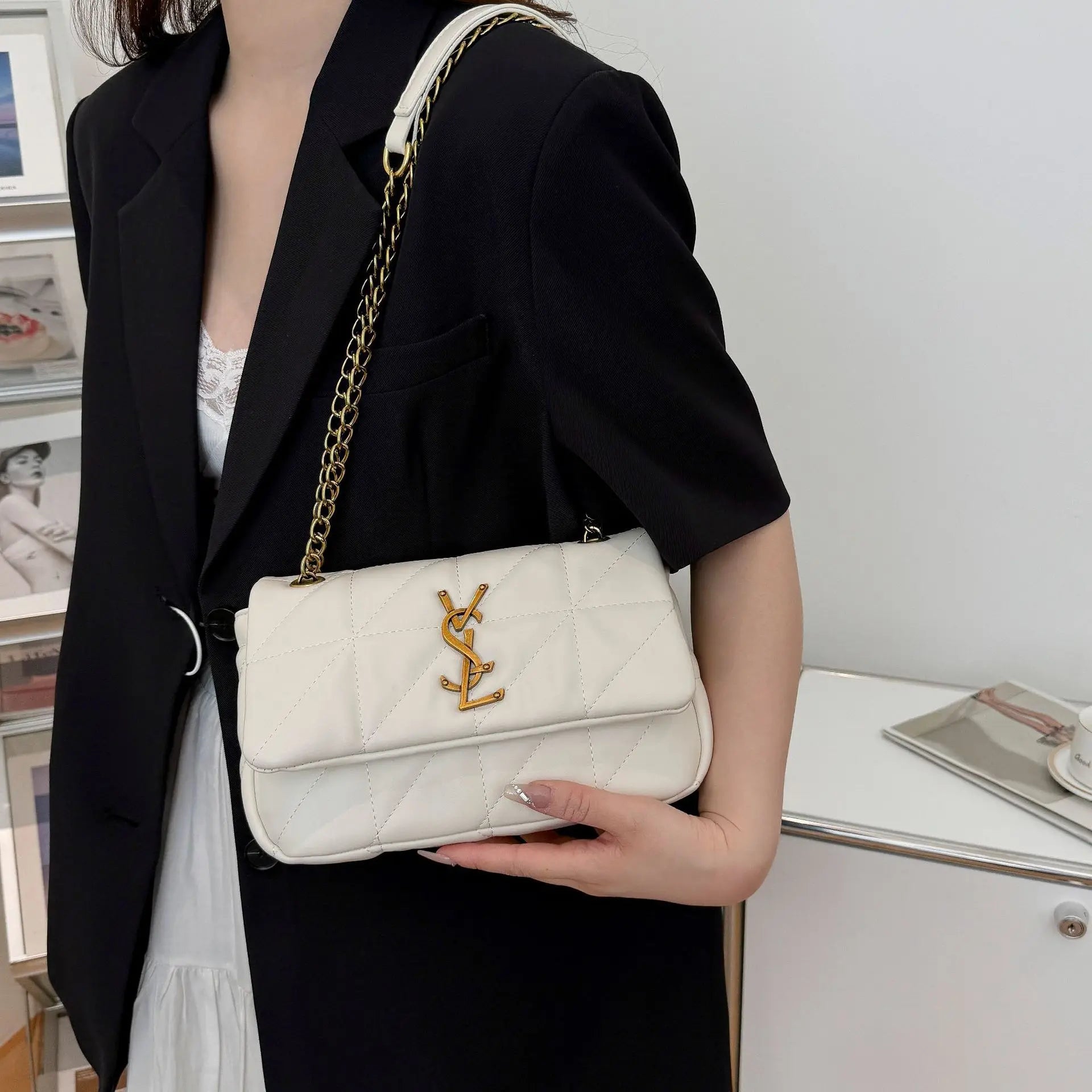 Luxury and fashionable women's chain shaped handbag PU leather shoulder crossbody bag lightweight commuting tassel bag